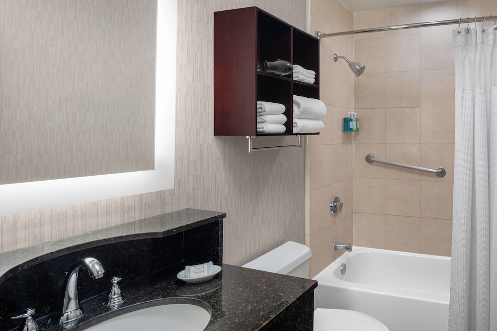 Standard Room, 1 King Bed, Tower (Alexa Tower) - Photo 4