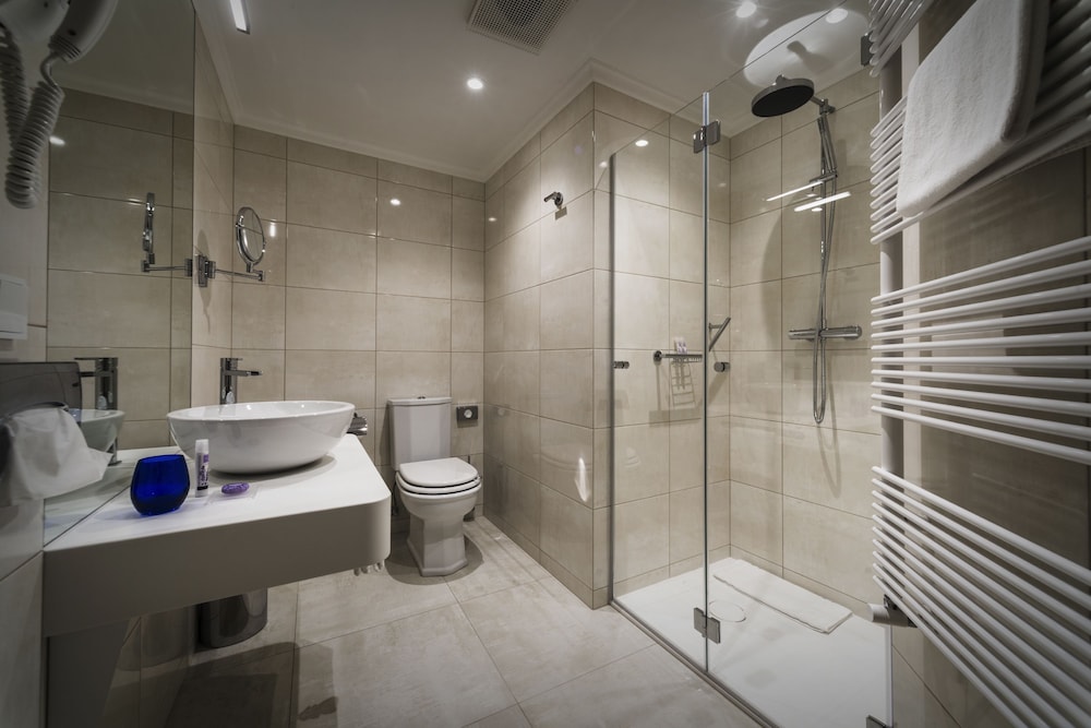Deluxe Double Room, 1 Queen Bed, City View, photo 6