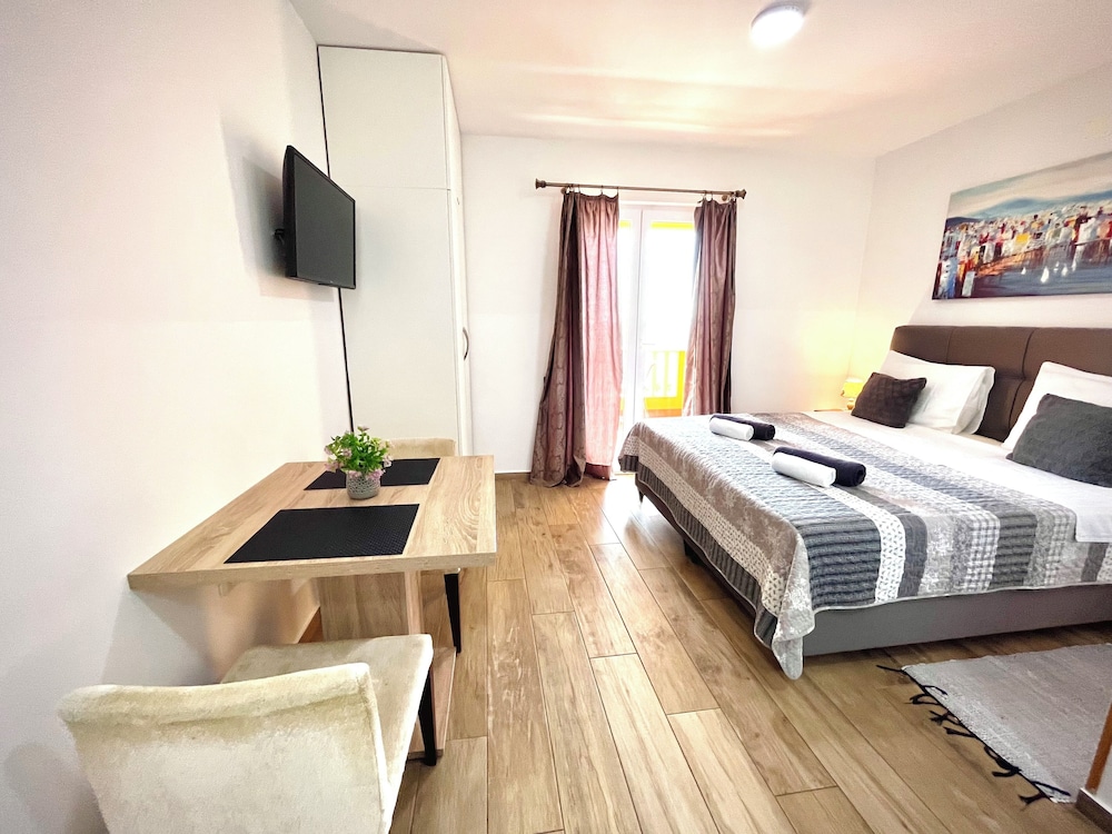 Romantic Studio, Non Smoking, Sea View photo 3