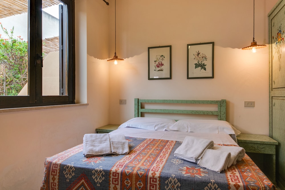 Room, Garden View