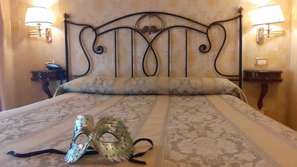 Basic Suite (Small) photo 1