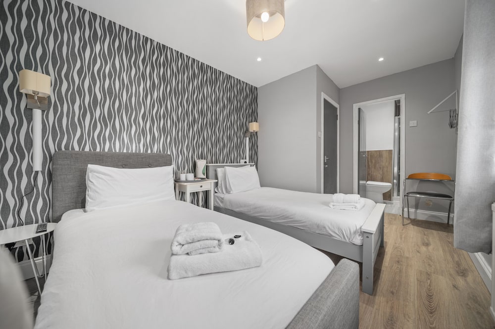 Basic Twin Room, Ensuite
