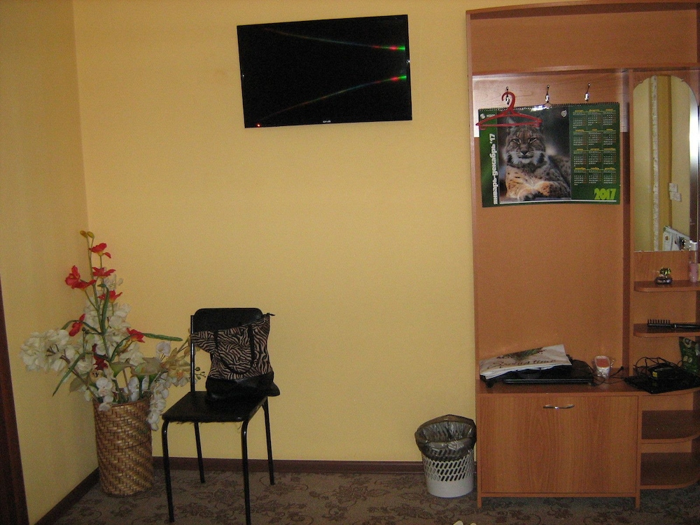 Basic Room, 2 Twin Beds, Shared Bathroom photo 3
