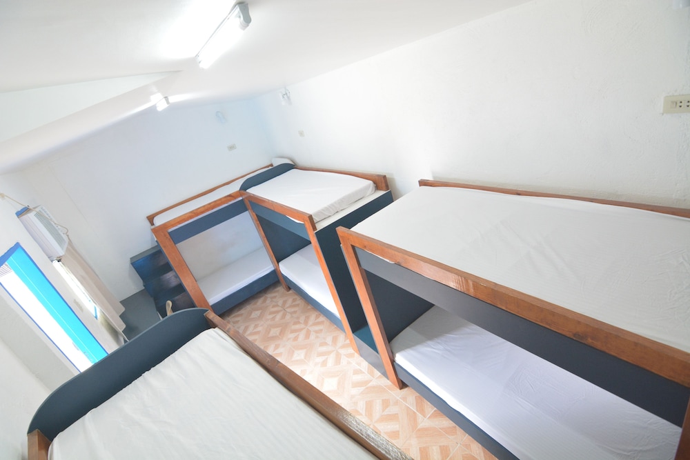 Group Room With 8 Beds photo 3