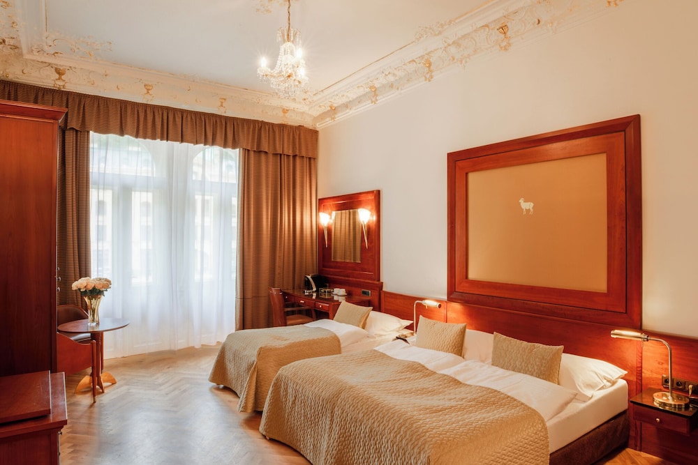 Deluxe Triple Room, Balcony, City View photo 1