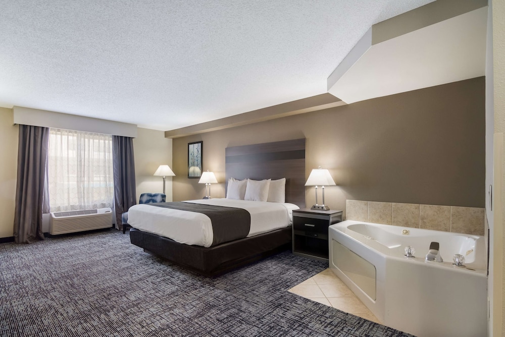 Standard Room, 1 King Bed, Non Smoking, Jetted Tub