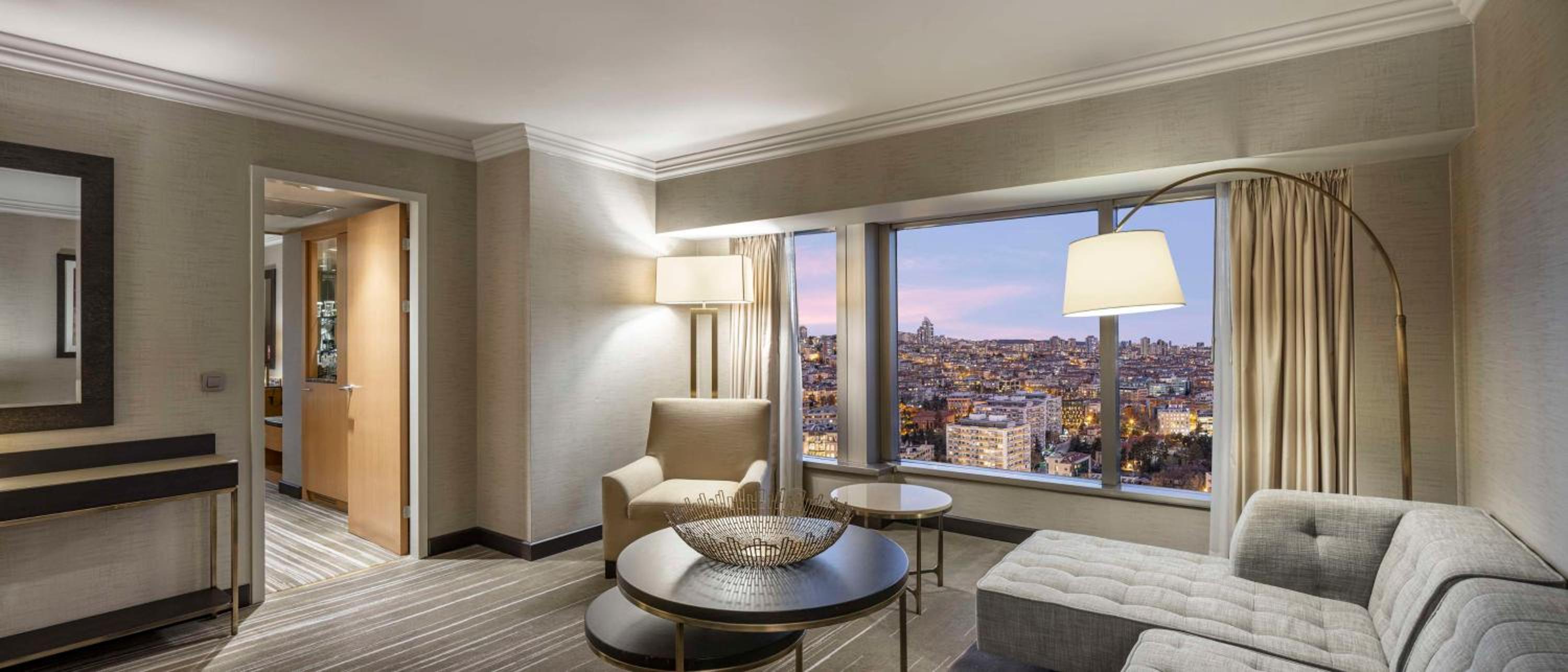 Deluxe King Suite