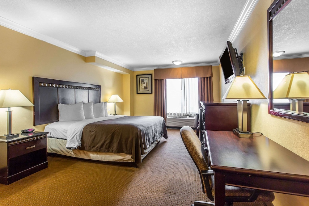 Suite, 1 Queen Bed with Sofa bed, Non Smoking - Photo 2