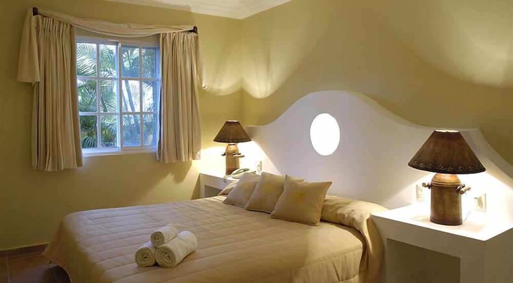 Crown Suite, One Bedroom photo 3