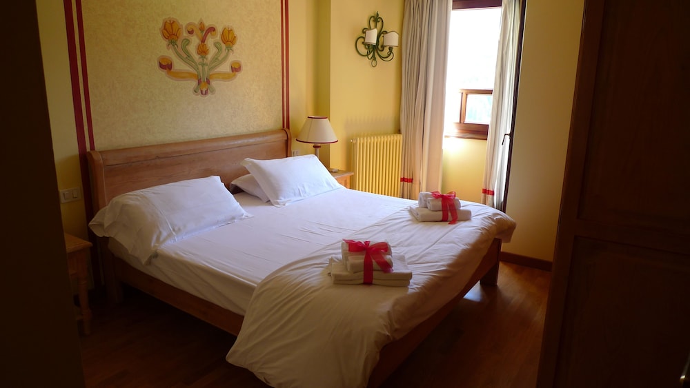 Suite, 2 Bedrooms, Balcony photo 2