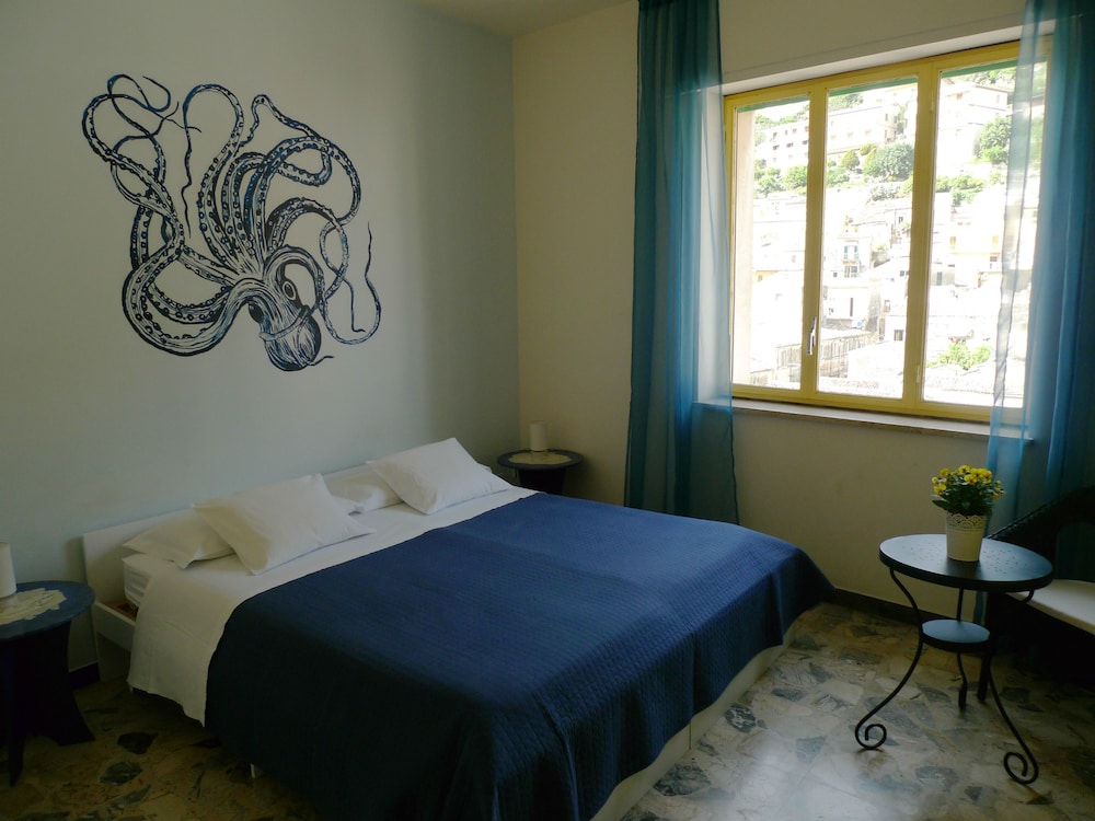 Classic Twin Room, 2 Twin Beds, Ensuite, City View photo 1