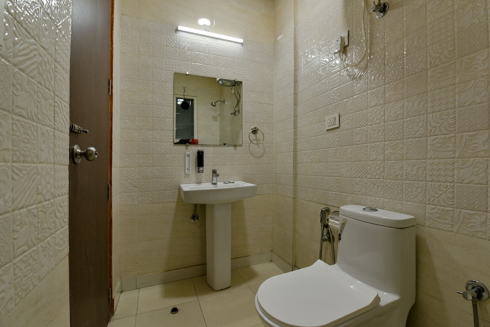 Deluxe Room - Photo 9