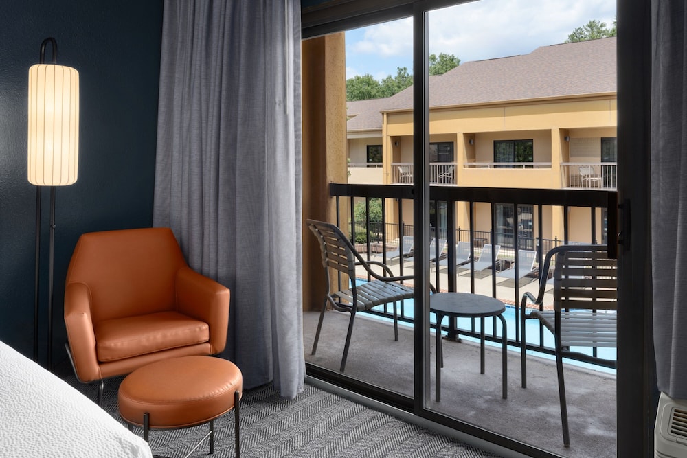 Suite, 1 Bedroom - Photo 3
