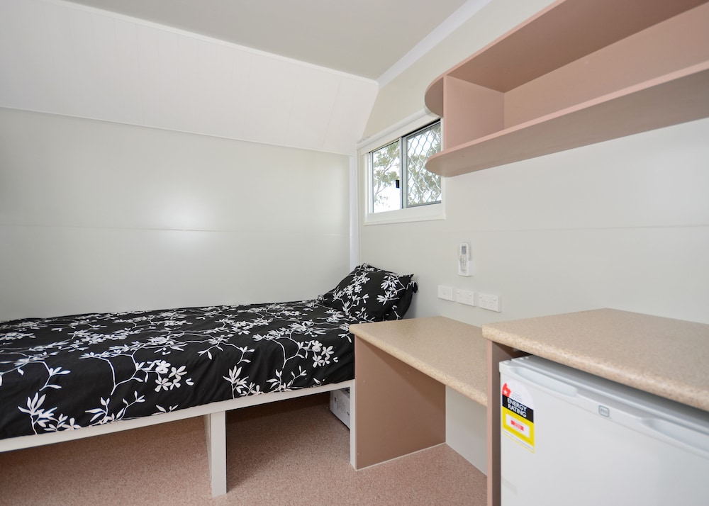 Compact Single Van Room photo 2