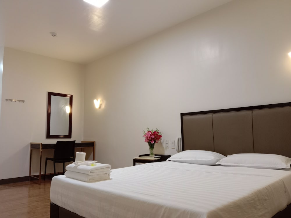 Deluxe Room, 1 Queen Bed - Photo 7