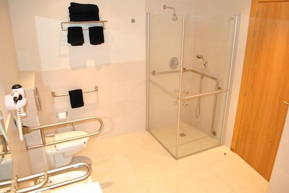 Superior Quadruple Room, 2 Queen Beds, Courtyard View photo 3