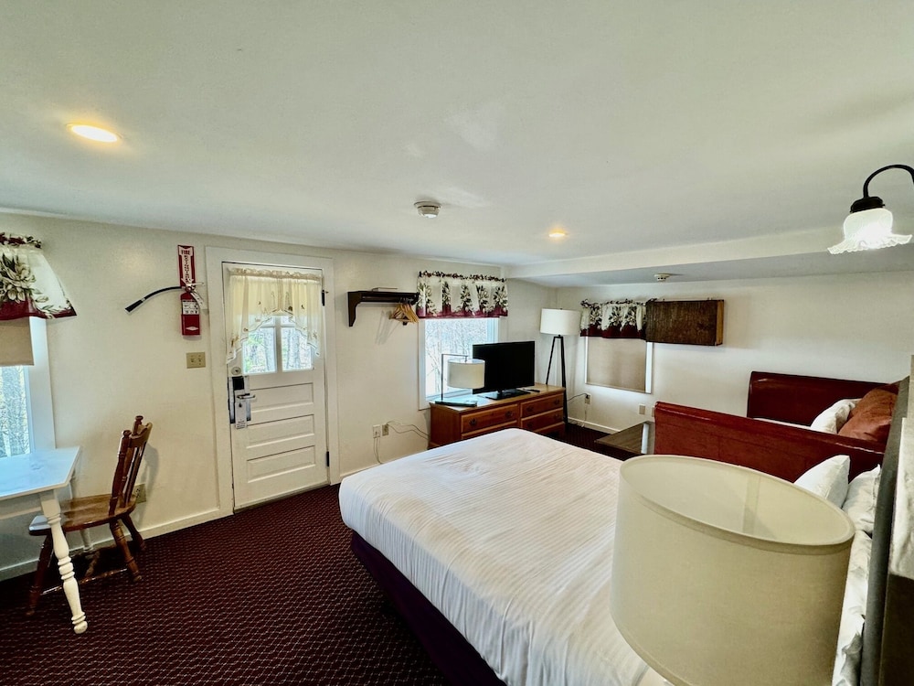 River view Family Cabin, 1 Queen and Sofa Bed photo 1