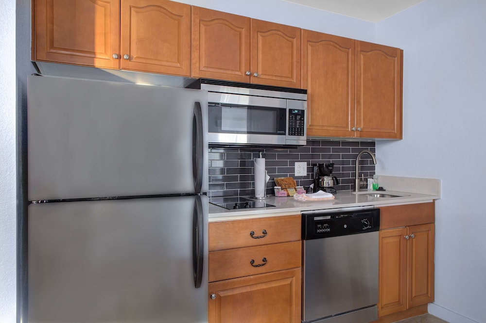 Suite, 2 Bedrooms - Photo 7