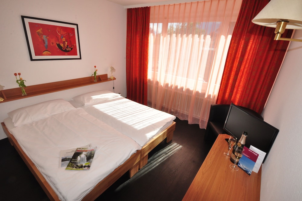 Double or Twin Room - Photo 2