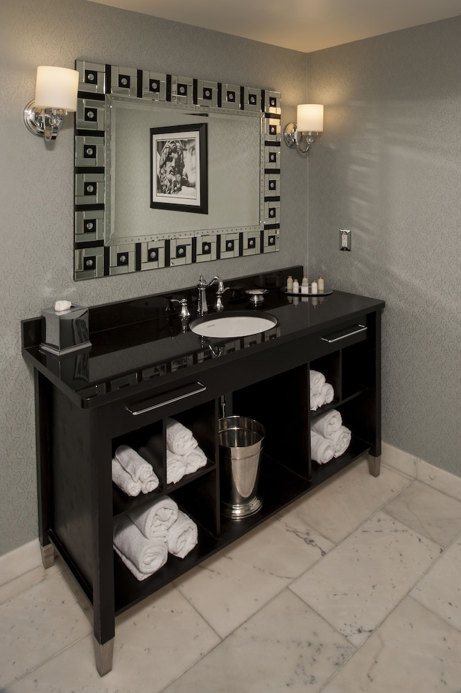 Room, 2 Queen Beds photo 2