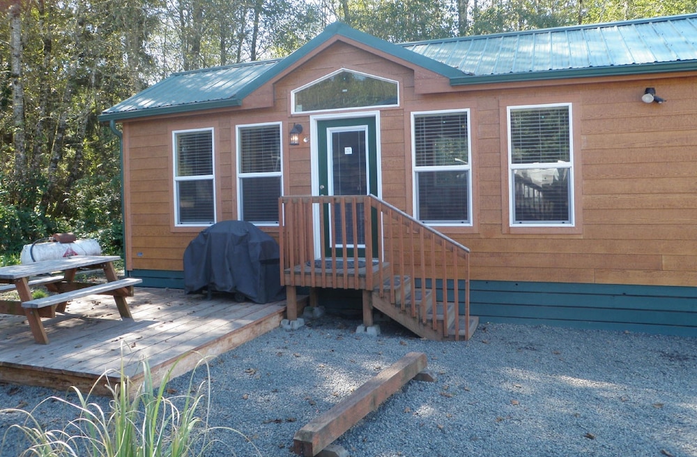 Cottage, 1 Bedroom (No Pets, Linens Available) photo 1