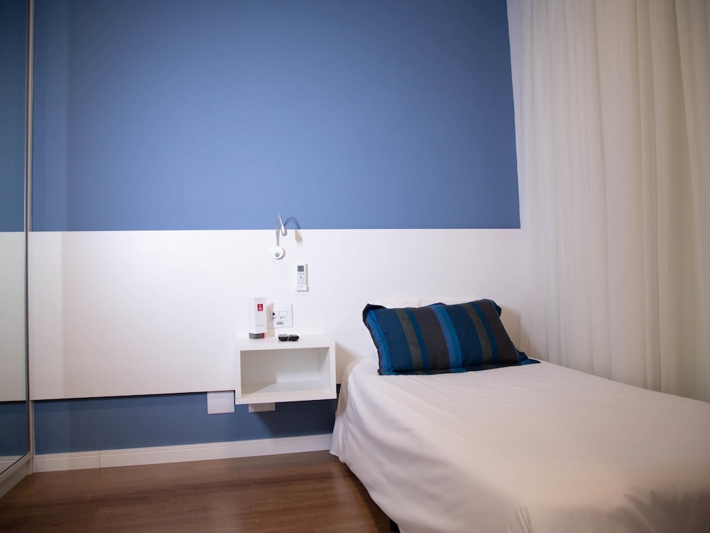 Apartamento Premium, 1 cama casal 1 sofá cama na sala e 1 banheiro - Photo 2