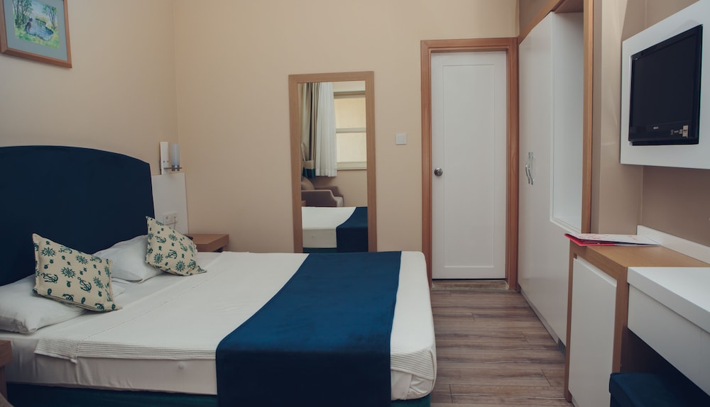 Economy Room