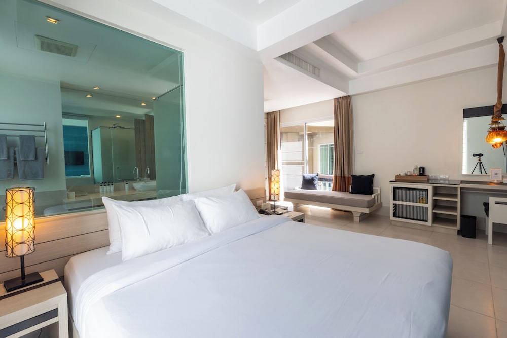 Pool Access Mini Suite Room - Photo 1