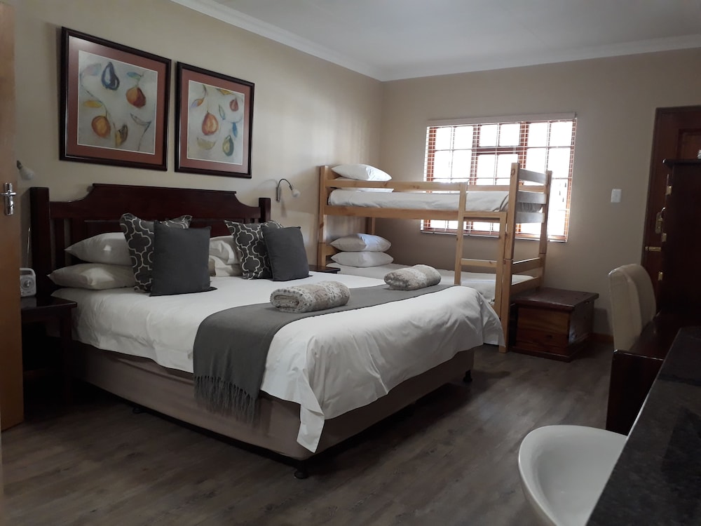 Family Room, 1 Bedroom (King Room) photo 1
