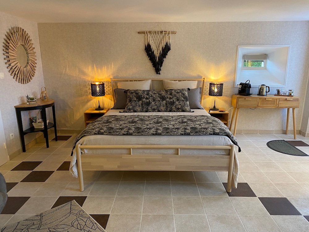 Luxury Studio, Ensuite, Vineyard View (Studio les Vignes) photo 2