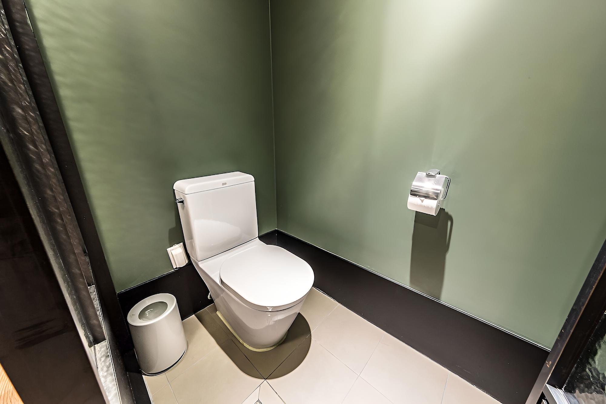 Room (Special Room C (Netflix Available)) - Photo 3