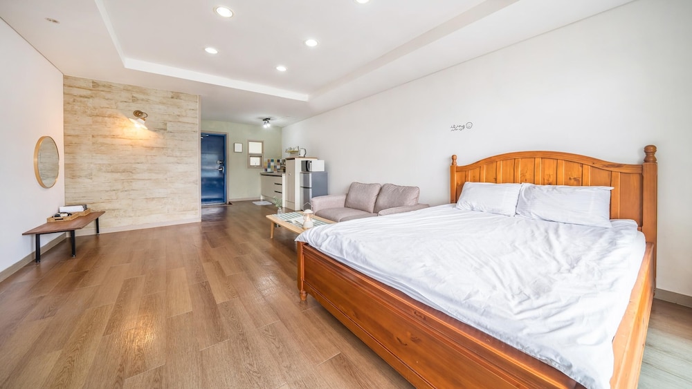 Basic Room, 1 Bedroom (103 (Oceanview)) - Photo 2