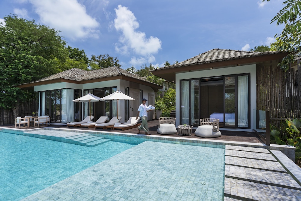 Tropical 2BR Pool Villa