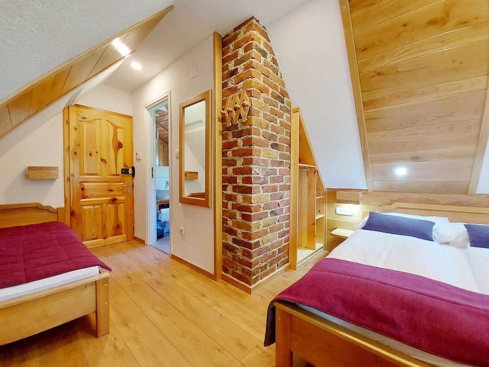 Triple Roof room photo 1