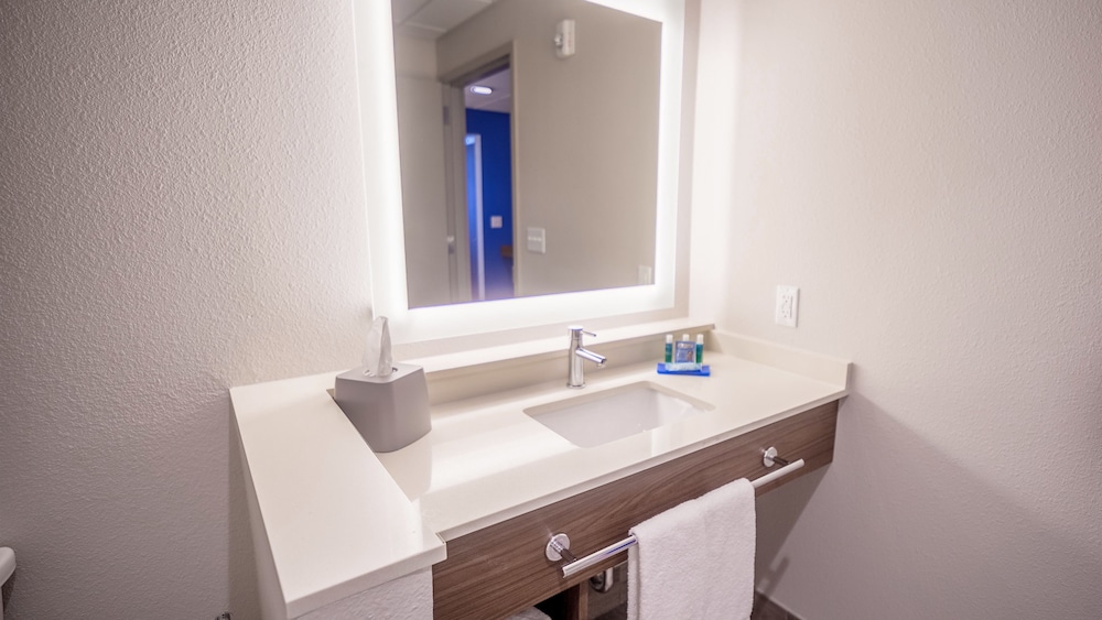 Suite, Multiple Beds, Oceanfront - Photo 10