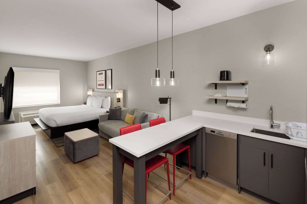 Hawthorn Extended Stay by Wyndham DeSoto, Photo 2