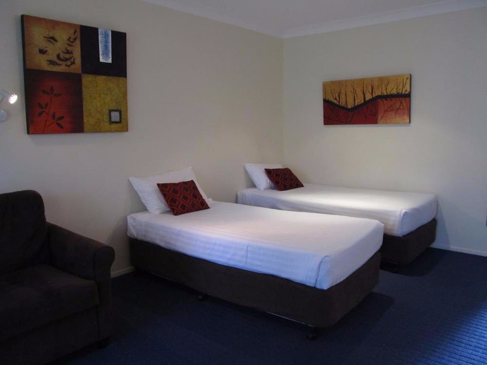 Deluxe Suite with Spa Bath and Bush View photo 2