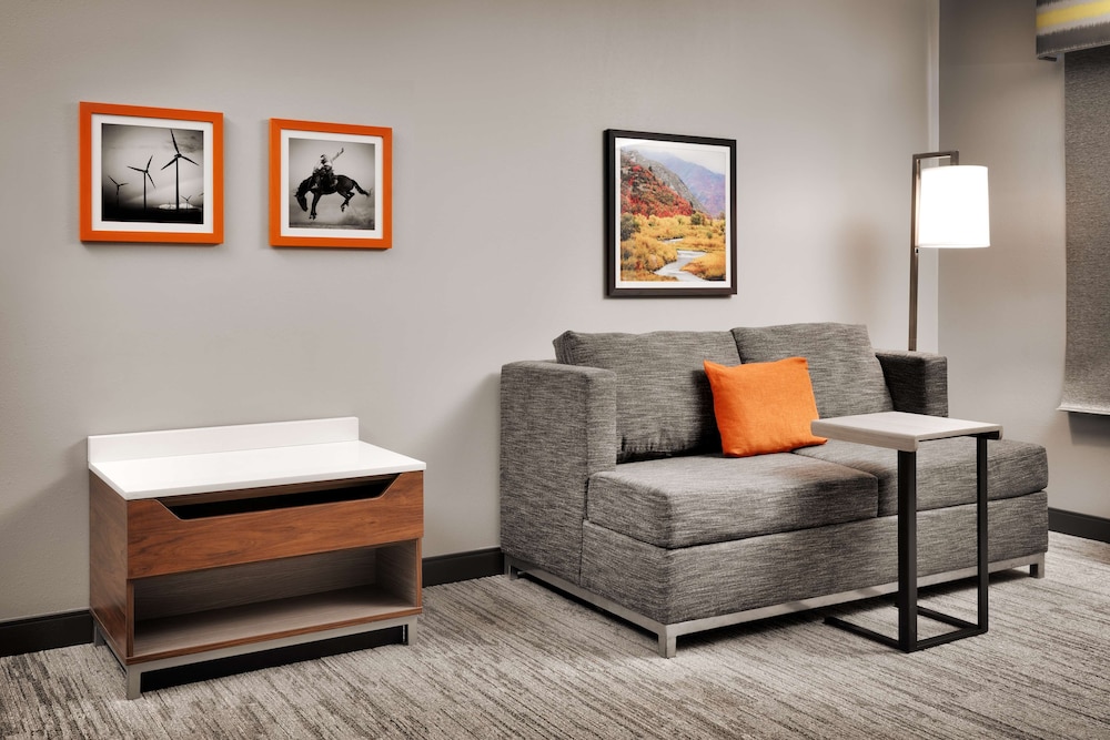 Studio, 1 King Bed, Refrigerator & Microwave (Wet bar)