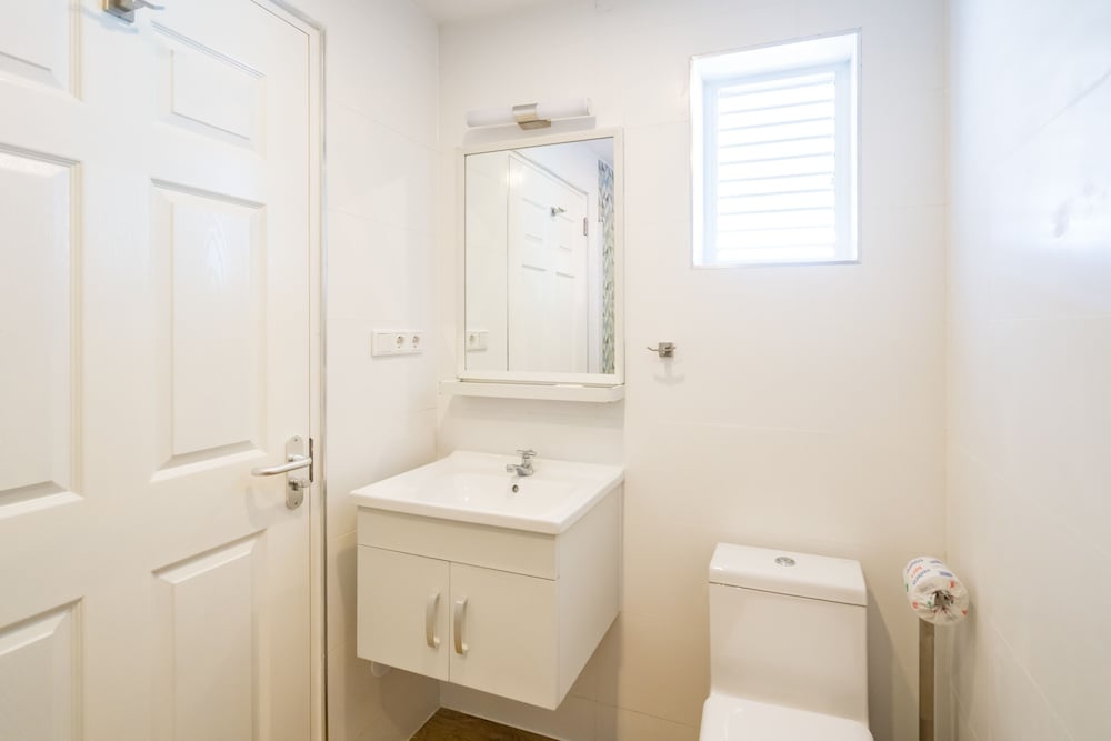 Classic Room, 1 Queen Bed, Non Smoking, with balcony Lake View, photo 6