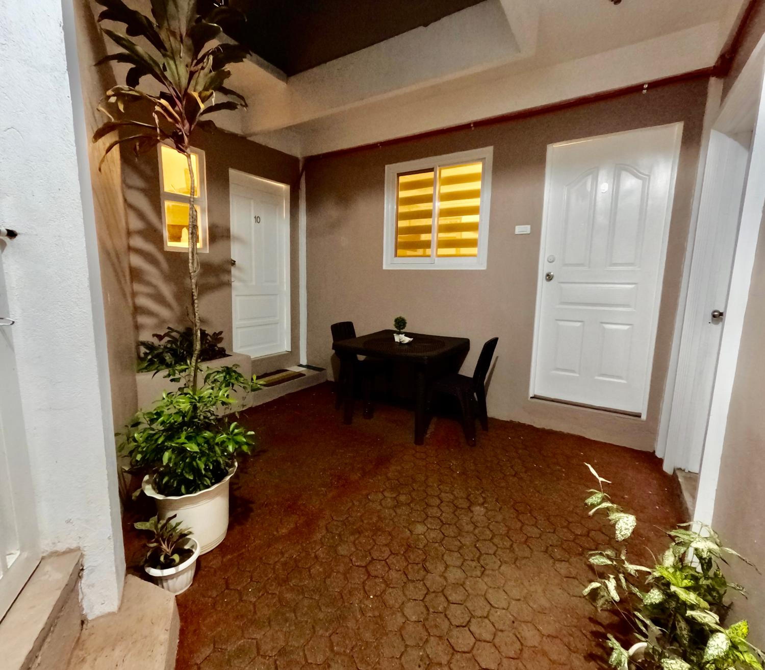 Economy Quadruple Room - Photo 6