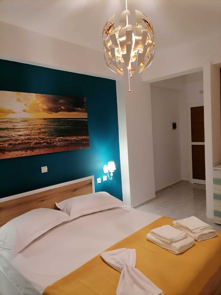 Classic Double Room, 1 Queen Bed, Sea View photo 2