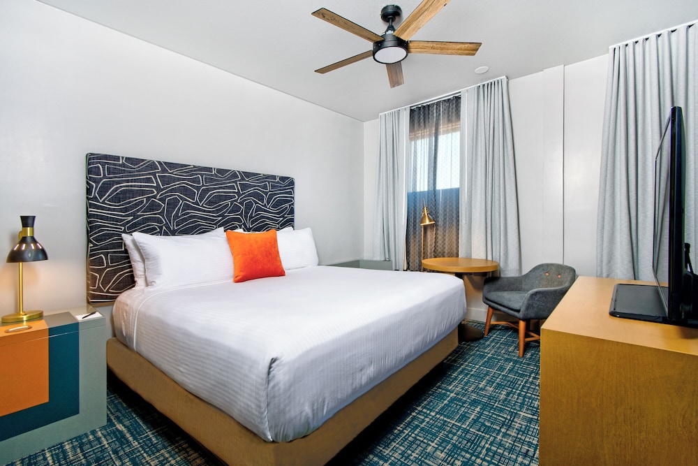 Superior Room, 1 King Bed, Non Smoking - Photo 3