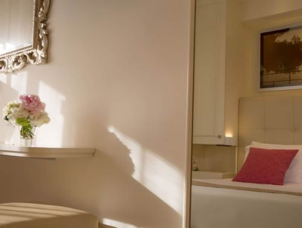 Double Room (Small) photo 2