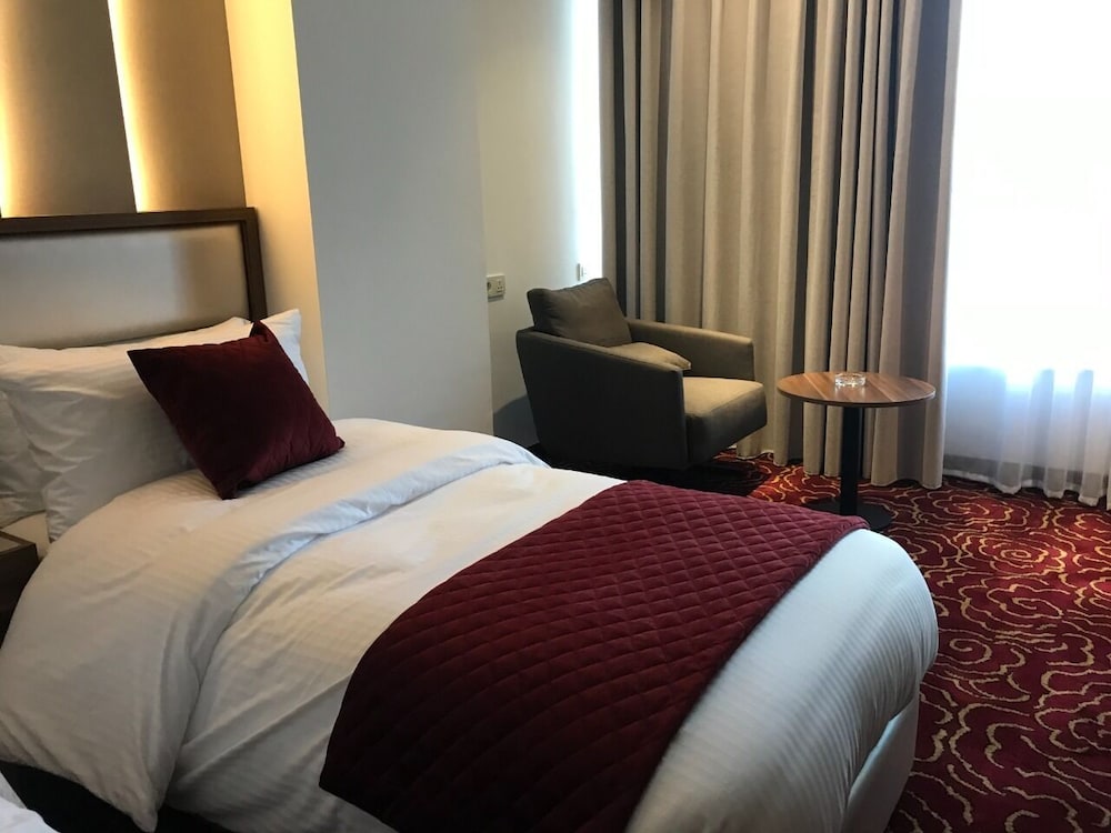 Deluxe Double Room, 1 Bedroom, Smoking photo 3