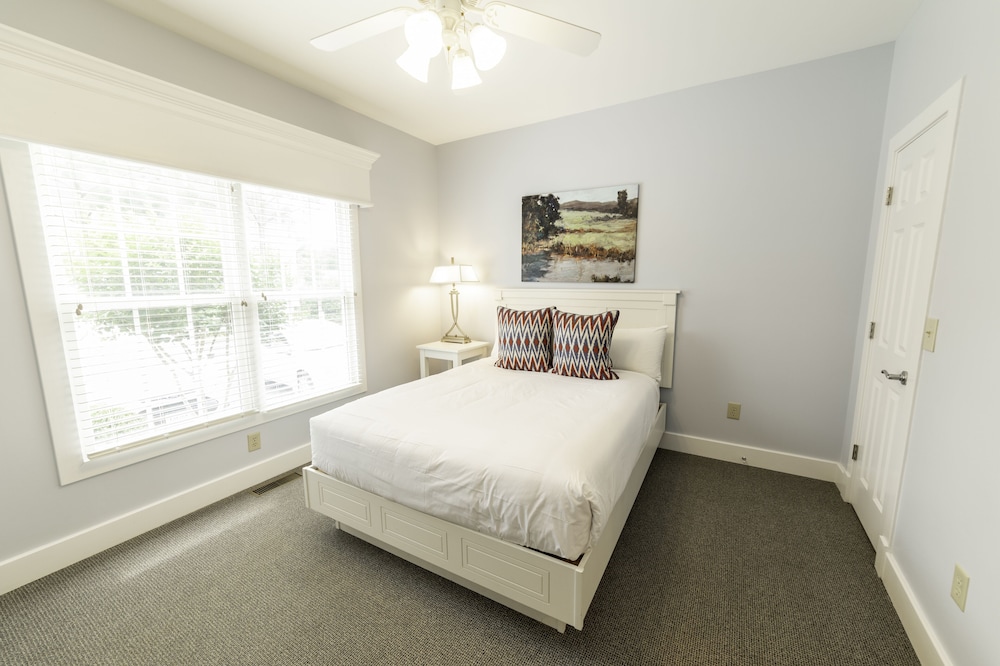 Deluxe Townhome, 2 Bedrooms