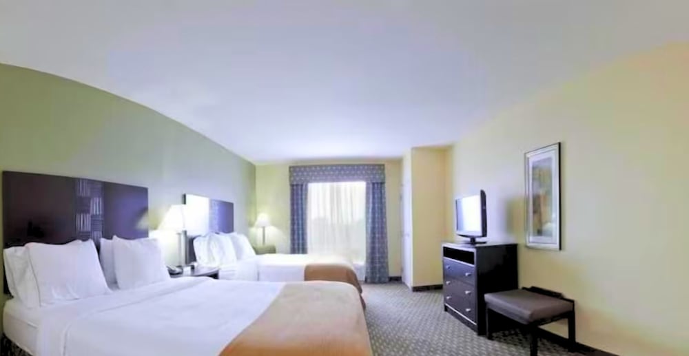 Standard Room, 2 Queen Beds - Photo 3