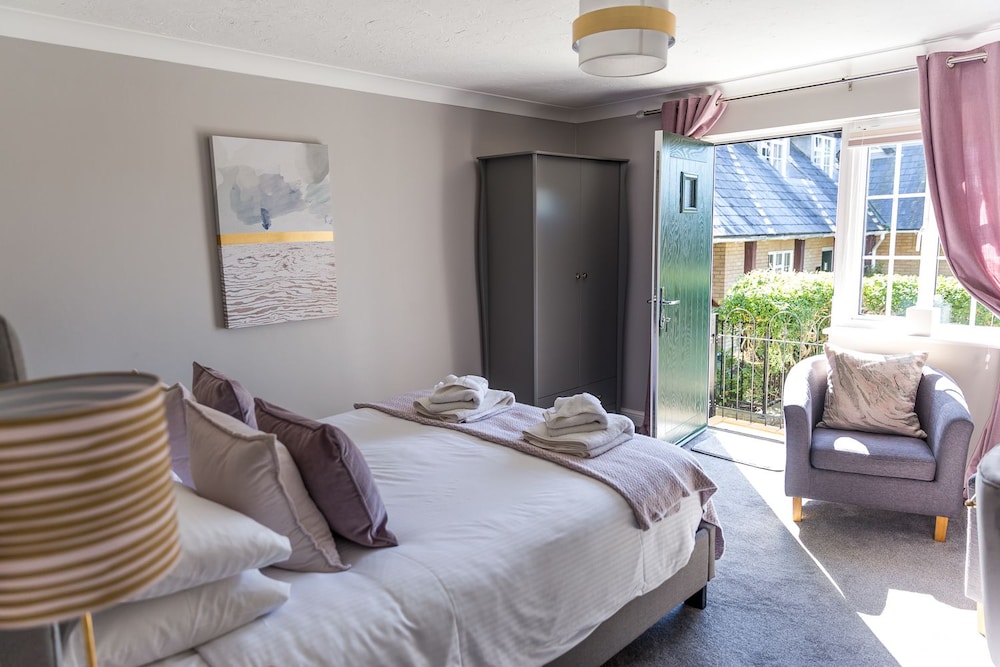 Classic Twin Room, Ensuite photo 1