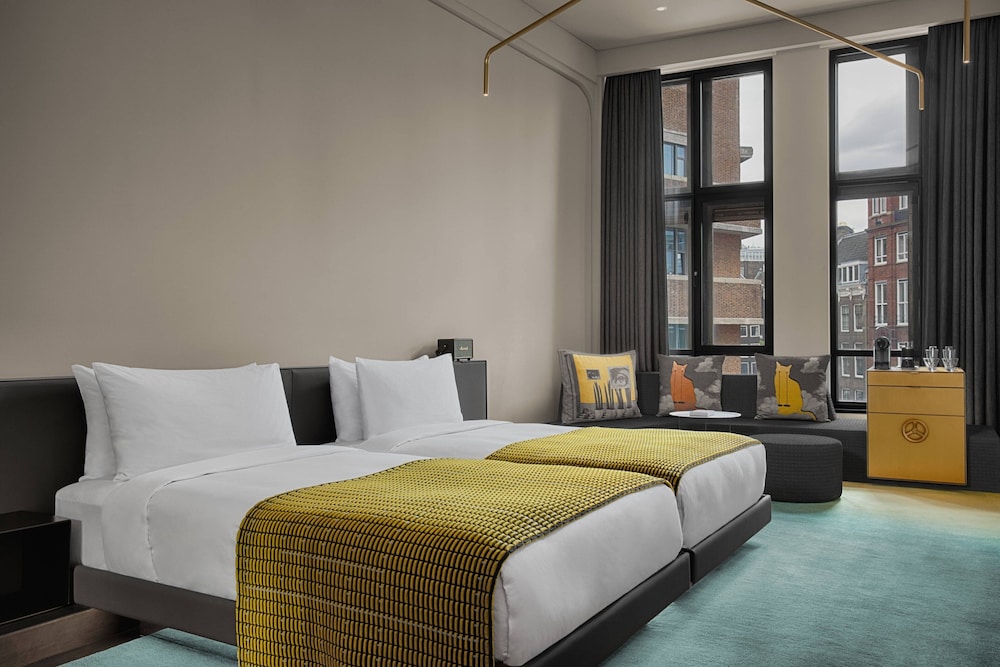 Superior Room, 2 Twin Beds, City View
