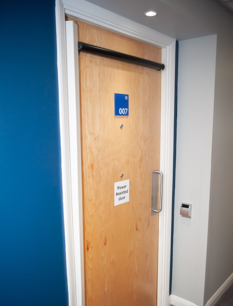 Standard Room, 1 Double Bed, Accessible (with Free Hot Breakfast) - Photo 4
