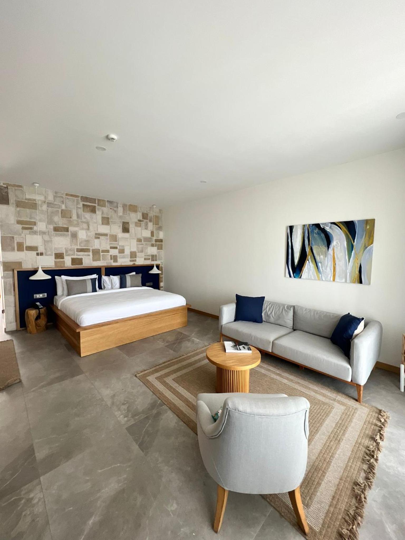 Deluxe Junior Suite - Photo 3